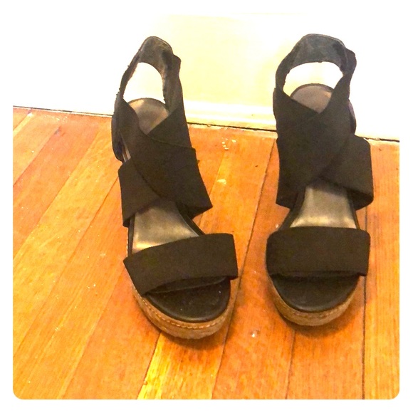 Black criss-cross wedges - Picture 1 of 2